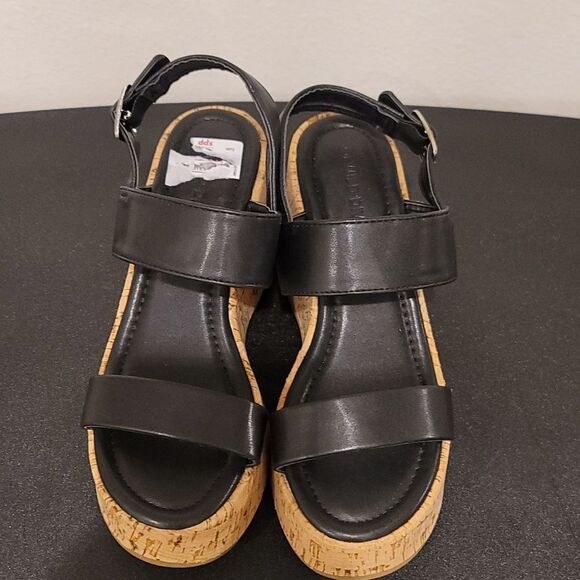 BRAND NEW WILD DIVA LOUNGS DOUBLE STRAP WEDGE SANDAL - Picture 2 of 16